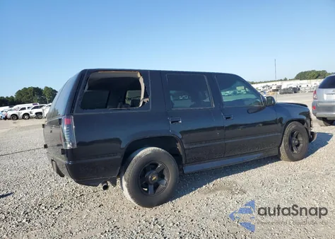 2000 Chevrolet Tahoe C1500 из США, поврежденный, VIN 1GNEC13R0YR160441